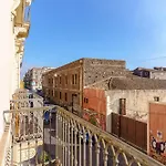 Kleosuites Bed & Breakfast 4*