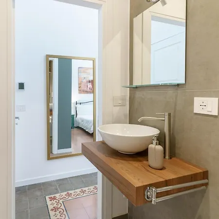 לינה וארוחת בוקר Kleosuites 4*