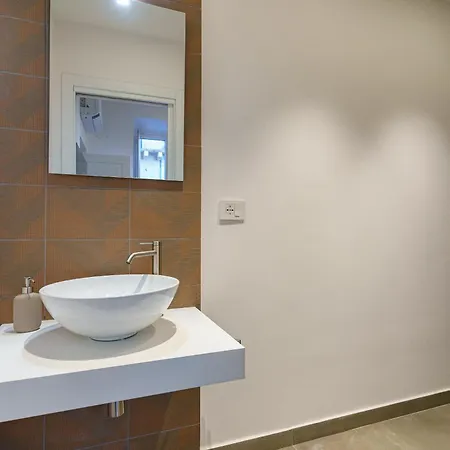 Kleosuites לינה וארוחת בוקר 4*