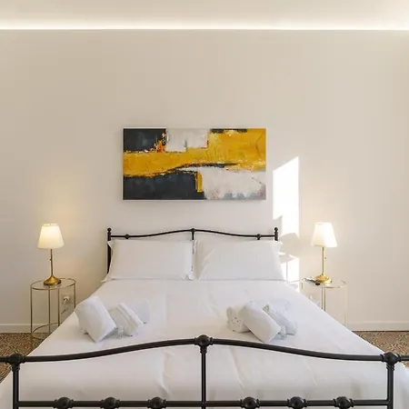 לינה וארוחת בוקר Kleosuites 4*