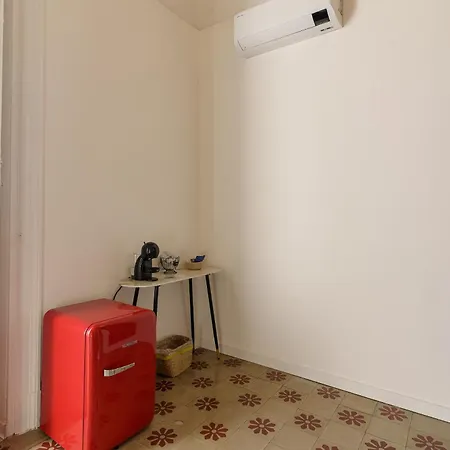 לינה וארוחת בוקר Kleosuites 4*